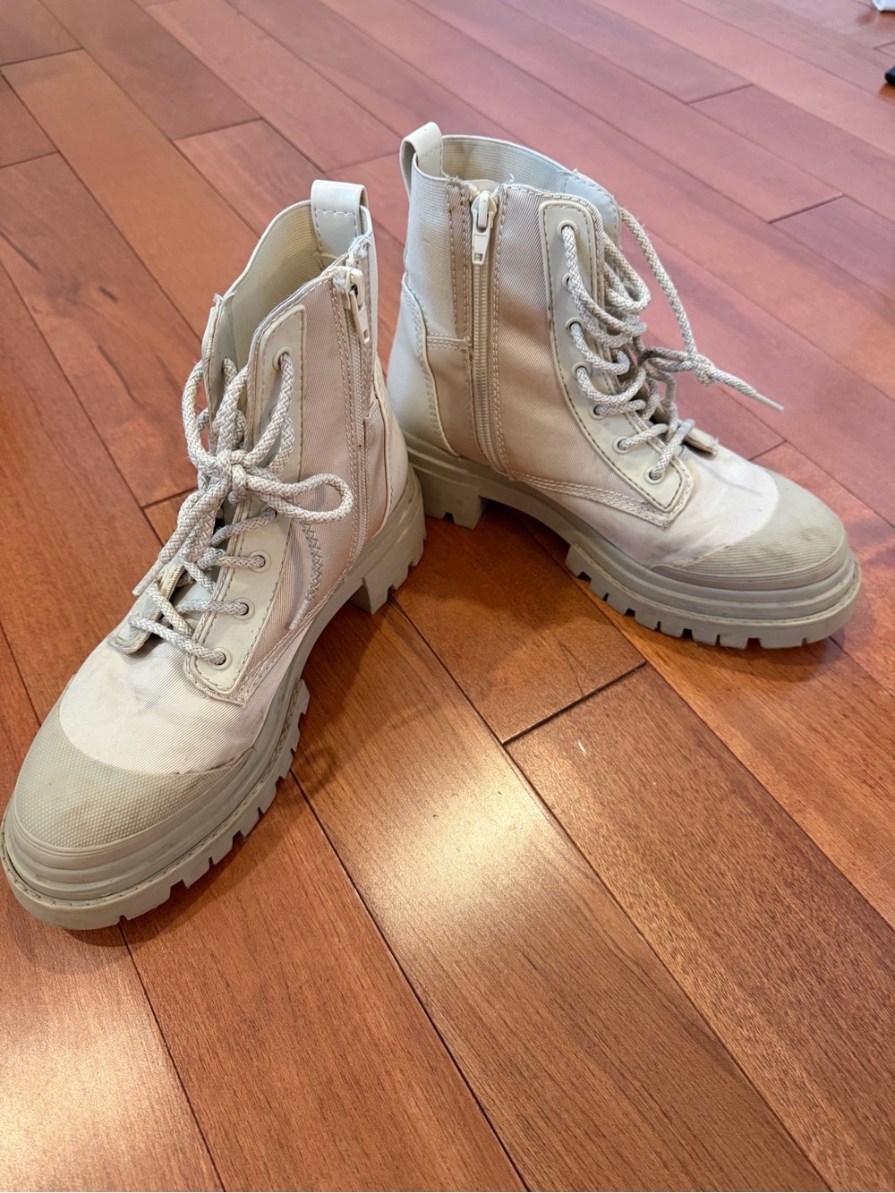 ALDO Cream Chunky Lace Up Combat Boots Size 7.5 - Picture 2 of 11